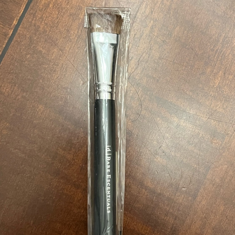 Bare minerals flat head shadow brush